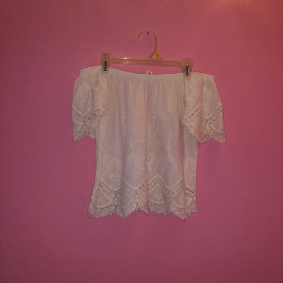 Off the shoulder - Picture 2 of 3